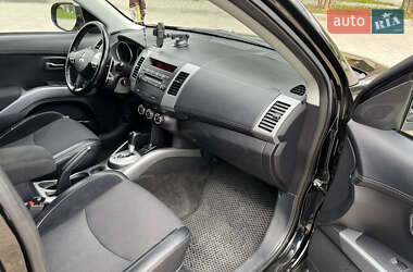 Внедорожник / Кроссовер Mitsubishi Outlander 2011 в 
