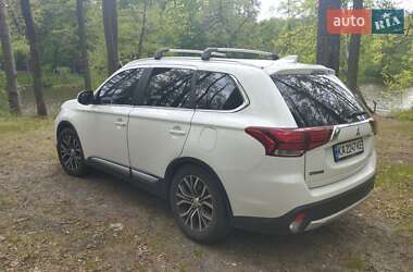 Позашляховик / Кросовер Mitsubishi Outlander 2017 в 