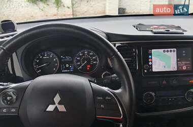 Внедорожник / Кроссовер Mitsubishi Outlander 2017 в 