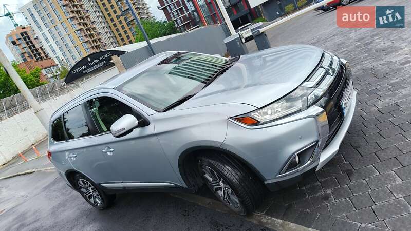 Внедорожник / Кроссовер Mitsubishi Outlander 2017 в Виннице