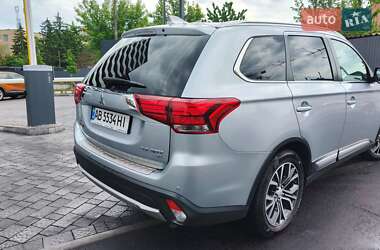 Внедорожник / Кроссовер Mitsubishi Outlander 2017 в 