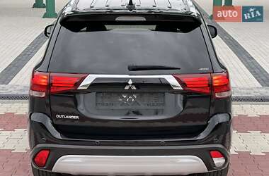 Внедорожник / Кроссовер Mitsubishi Outlander 2021 в 