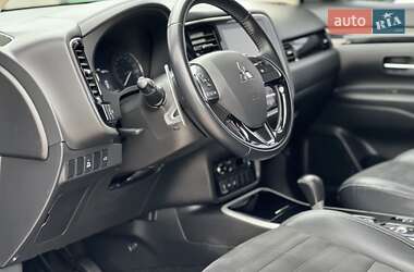 Внедорожник / Кроссовер Mitsubishi Outlander 2021 в 