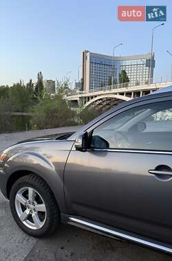 Внедорожник / Кроссовер Mitsubishi Outlander 2010 в 