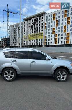Внедорожник / Кроссовер Mitsubishi Outlander 2010 в 
