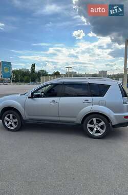 Внедорожник / Кроссовер Mitsubishi Outlander 2010 в 