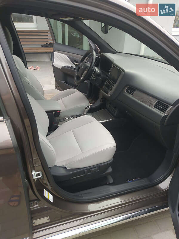 Внедорожник / Кроссовер Mitsubishi Outlander 2019 в Полтаве