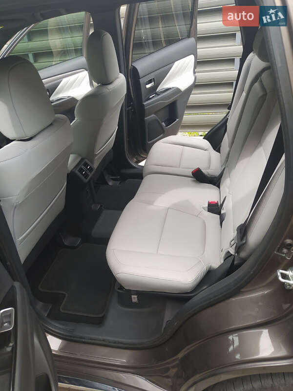 Внедорожник / Кроссовер Mitsubishi Outlander 2019 в Полтаве