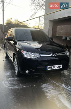 Внедорожник / Кроссовер Mitsubishi Outlander 2013 в Одессе