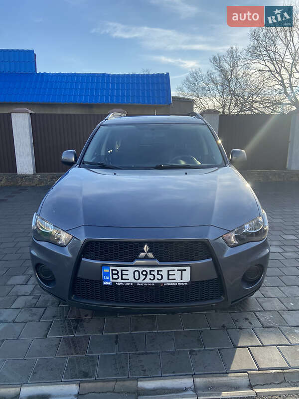 Mitsubishi Outlander 2011