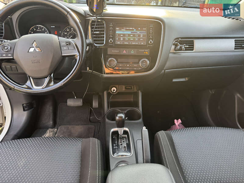 Позашляховик / Кросовер Mitsubishi Outlander 2016 в Харкові