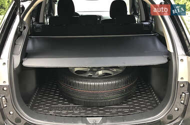 Внедорожник / Кроссовер Mitsubishi Outlander 2013 в 