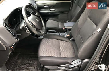 Внедорожник / Кроссовер Mitsubishi Outlander 2013 в 
