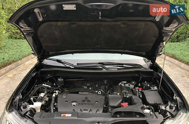 Внедорожник / Кроссовер Mitsubishi Outlander 2013 в 