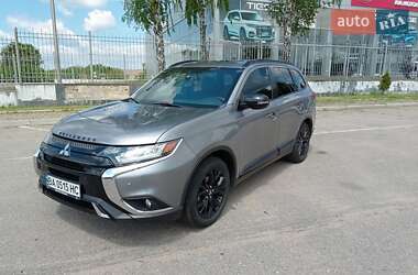 Внедорожник / Кроссовер Mitsubishi Outlander 2018 в 