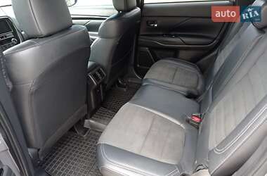Внедорожник / Кроссовер Mitsubishi Outlander 2018 в 