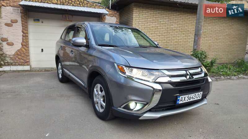 Позашляховик / Кросовер Mitsubishi Outlander 2016 в Харкові