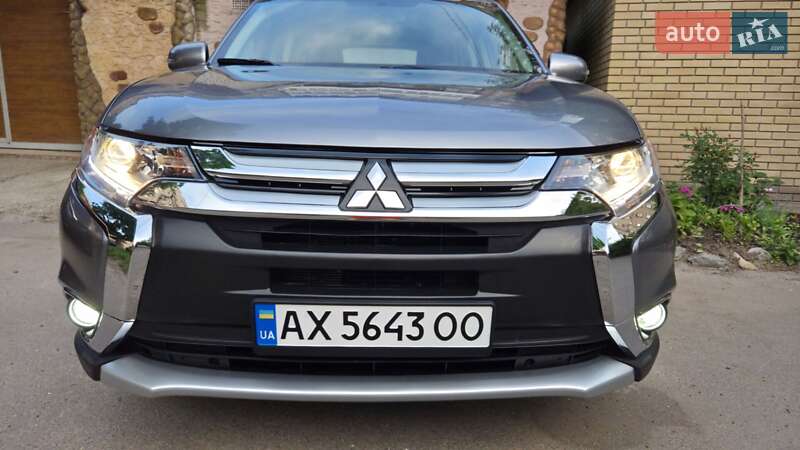 Позашляховик / Кросовер Mitsubishi Outlander 2016 в Харкові