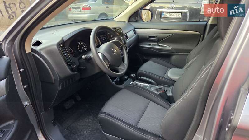 Позашляховик / Кросовер Mitsubishi Outlander 2016 в Харкові