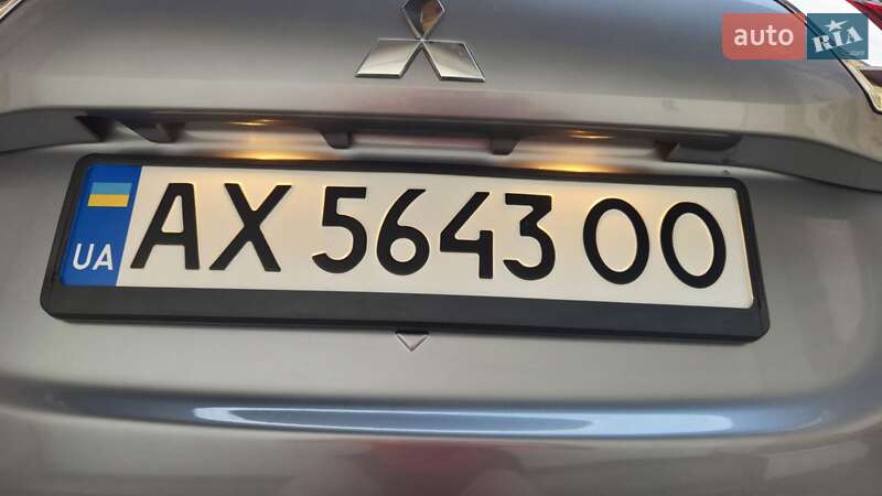 Позашляховик / Кросовер Mitsubishi Outlander 2016 в Харкові