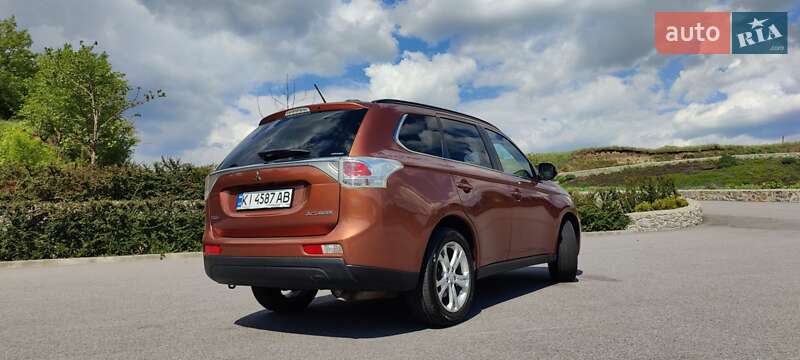 Позашляховик / Кросовер Mitsubishi Outlander 2013 в Погребище