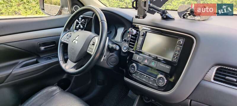 Позашляховик / Кросовер Mitsubishi Outlander 2013 в Погребище