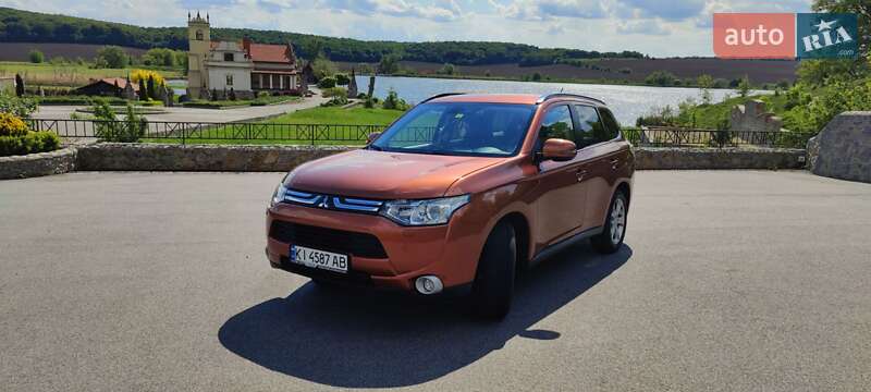 Позашляховик / Кросовер Mitsubishi Outlander 2013 в Погребище