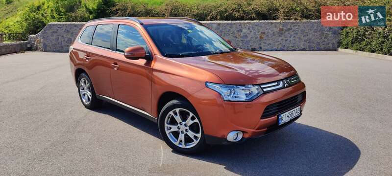 Позашляховик / Кросовер Mitsubishi Outlander 2013 в Погребище