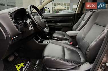 Позашляховик / Кросовер Mitsubishi Outlander 2015 в 
