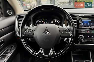 Позашляховик / Кросовер Mitsubishi Outlander 2015 в 