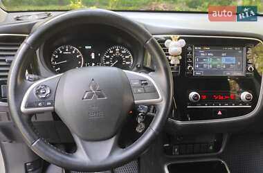 Внедорожник / Кроссовер Mitsubishi Outlander 2019 в 
