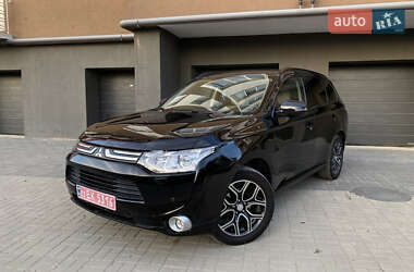 Позашляховик / Кросовер Mitsubishi Outlander 2013 в 