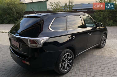 Позашляховик / Кросовер Mitsubishi Outlander 2013 в 