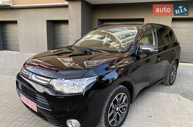 Позашляховик / Кросовер Mitsubishi Outlander 2013 в 