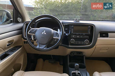 Позашляховик / Кросовер Mitsubishi Outlander 2013 в 