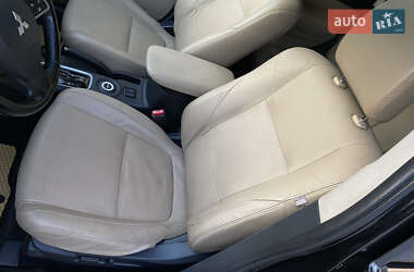 Позашляховик / Кросовер Mitsubishi Outlander 2013 в 