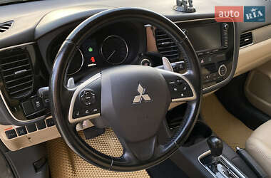 Позашляховик / Кросовер Mitsubishi Outlander 2013 в 