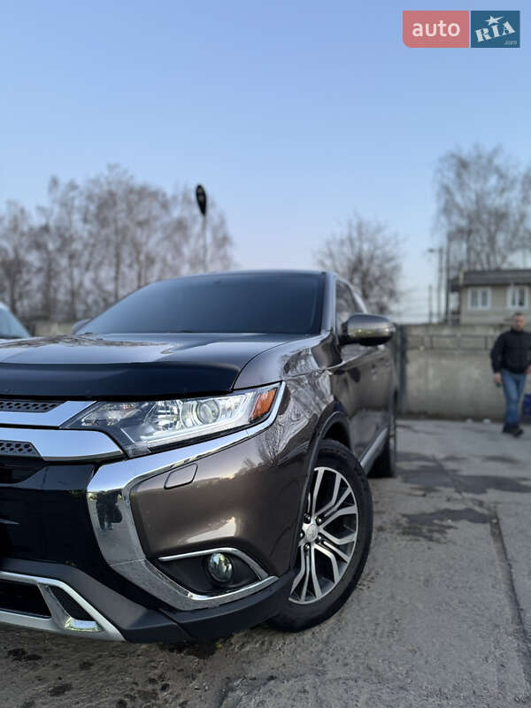 Внедорожник / Кроссовер Mitsubishi Outlander 2019 в Монастырище