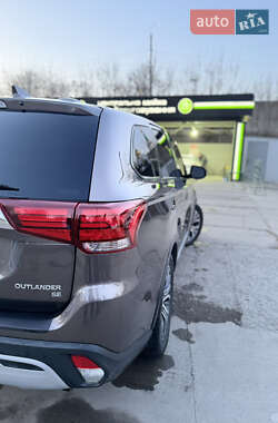 Внедорожник / Кроссовер Mitsubishi Outlander 2019 в 