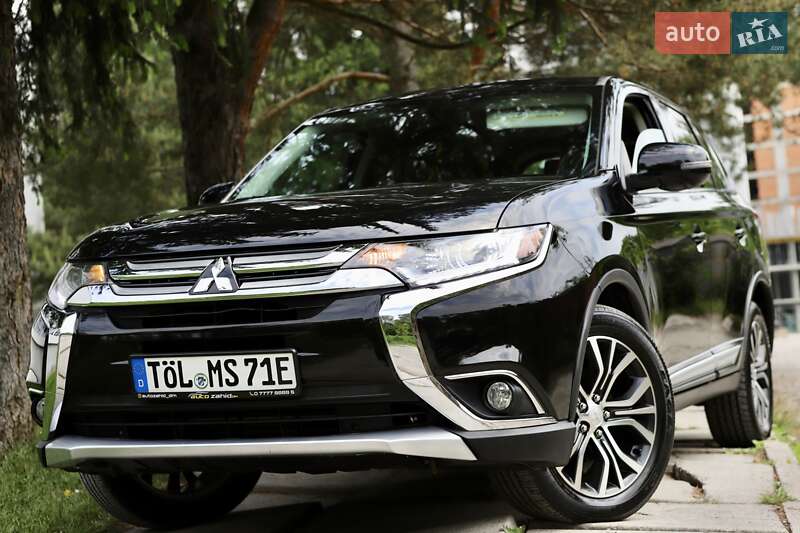 Внедорожник / Кроссовер Mitsubishi Outlander 2019 в 
