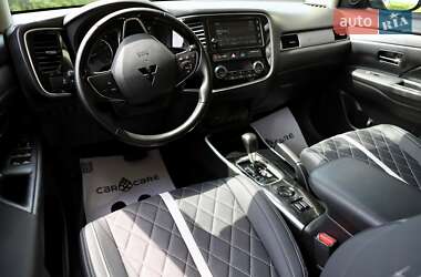 Внедорожник / Кроссовер Mitsubishi Outlander 2019 в 
