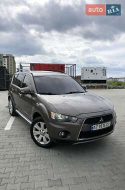 Внедорожник / Кроссовер Mitsubishi Outlander 2011 в 