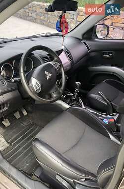 Внедорожник / Кроссовер Mitsubishi Outlander 2011 в 