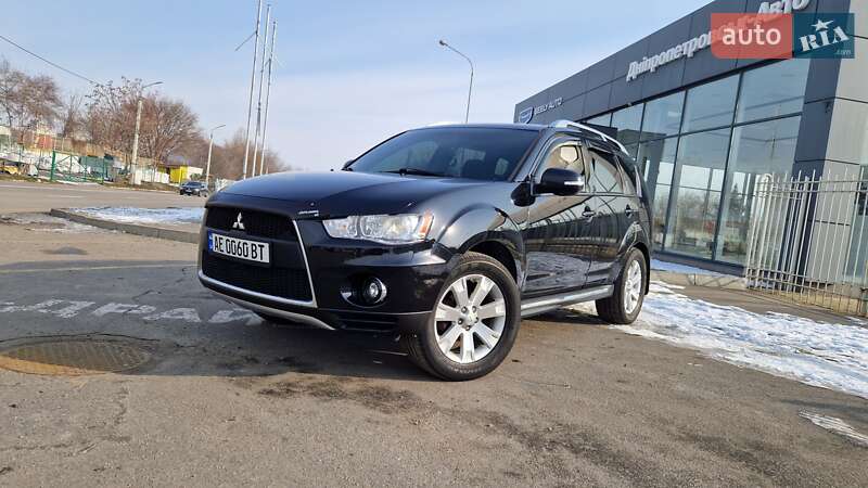 Внедорожник / Кроссовер Mitsubishi Outlander 2010 в 