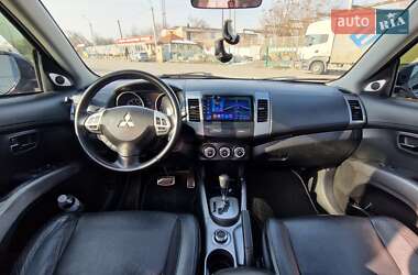Внедорожник / Кроссовер Mitsubishi Outlander 2010 в 