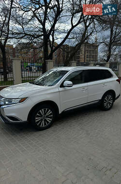 Позашляховик / Кросовер Mitsubishi Outlander 2019 в Одесі