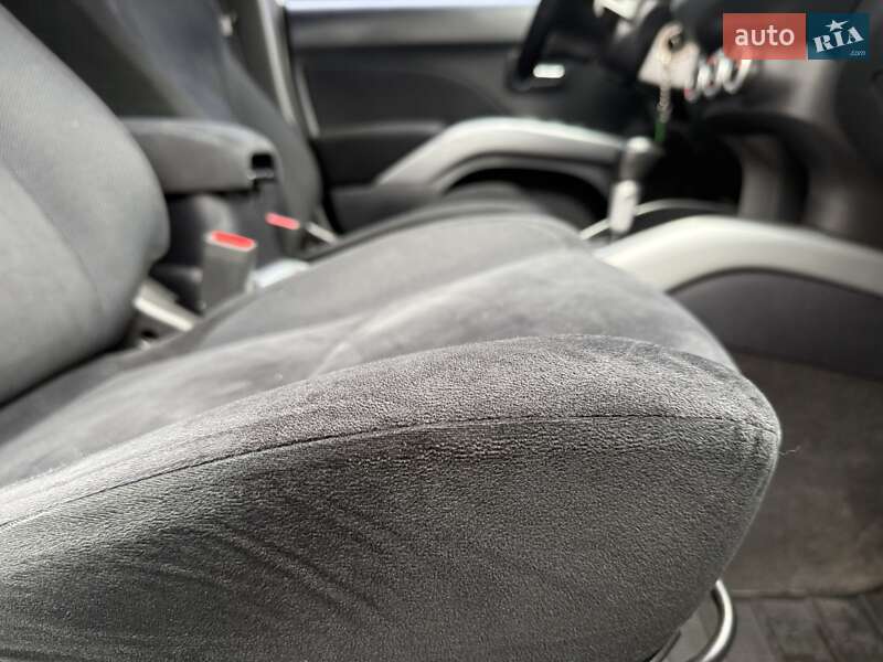 Внедорожник / Кроссовер Mitsubishi Outlander 2007 в Ровно