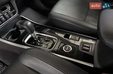 Внедорожник / Кроссовер Mitsubishi Outlander 2018 в 