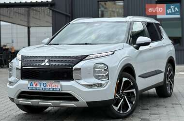 Позашляховик / Кросовер Mitsubishi Outlander 2022 в 
