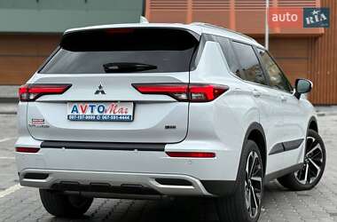 Позашляховик / Кросовер Mitsubishi Outlander 2022 в 